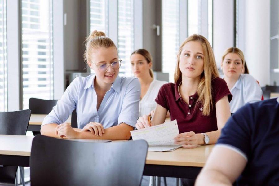 Studierende an der Hochschule Fresenius