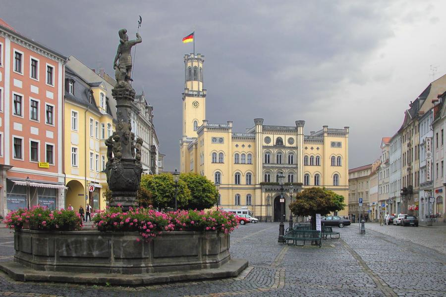 Marktplatz in Zittau mit Brunnen